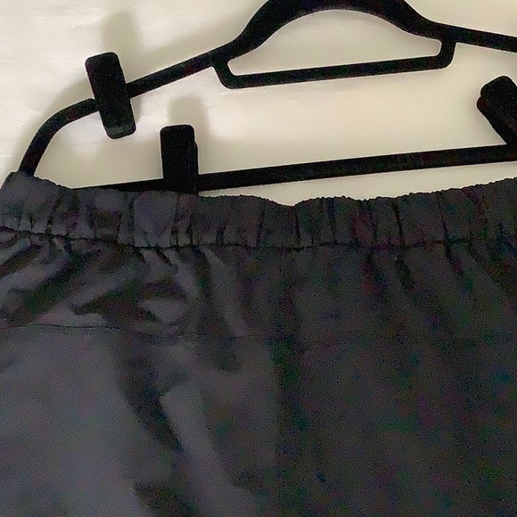 Lulu lemon lightweight harem style black pant size 8 - Picture 3 of 6